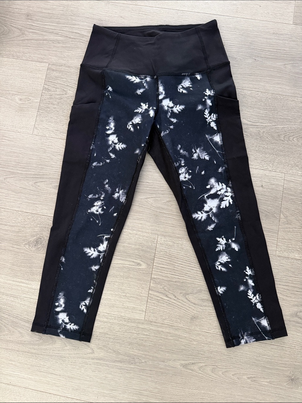 The North Face Motivation High-Rise  Pocket Crop Leggings
